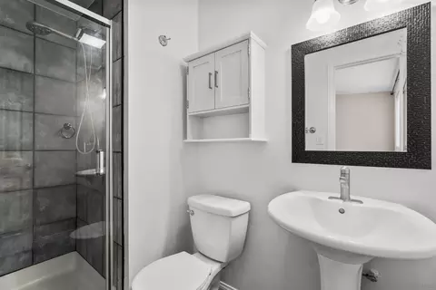 Bath - 1127 Hemlock Ave, Imperial Beach, CA 91932 photo 1 of 3