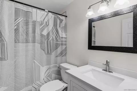 Bath - 1127 Hemlock Ave, Imperial Beach, CA 91932 photo 3 of 3