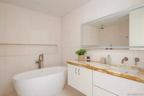 Bath - 4007 Canario #E, Carlsbad, CA 92008 photo 2 of 7