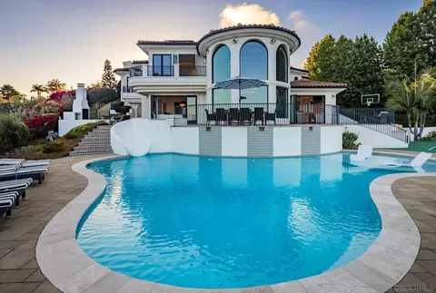 Exterior - 1375 Este Vis, Cardiff By The Sea, CA 92007 photo 4 of 8