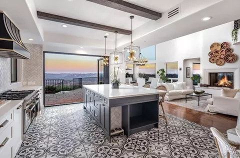 Kitchen - 1375 Este Vis, Cardiff By The Sea, CA 92007 photo 1 of 3