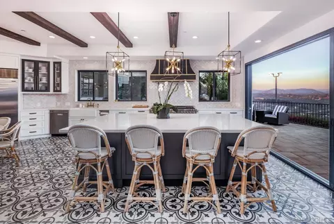 Kitchen - 1375 Este Vis, Cardiff By The Sea, CA 92007 photo 2 of 3