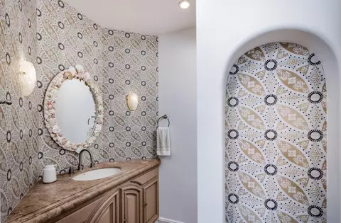 Bath - 1375 Este Vis, Cardiff By The Sea, CA 92007 photo 3 of 4