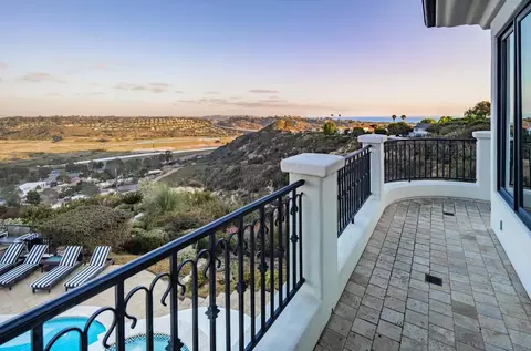 View/Area - 1375 Este Vis, Cardiff By The Sea, CA 92007 photo 2 of 2