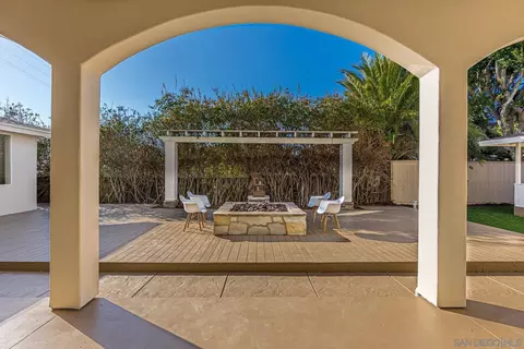 Exterior - 1280 Santa Fe Dr, Encinitas, CA 92024 photo 6 of 9