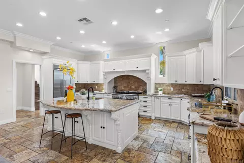 Kitchen - 1280 Santa Fe Dr, Encinitas, CA 92024 photo 2 of 3