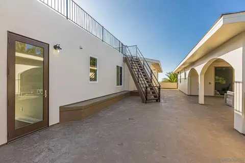 Exterior - 1280 Santa Fe Dr, Encinitas, CA 92024 photo 4 of 9