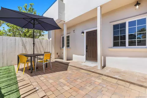 Exterior - 1280 Santa Fe Dr, Encinitas, CA 92024 photo 5 of 9