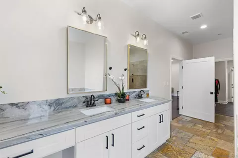 Bath - 1280 Santa Fe Dr, Encinitas, CA 92024 photo 2 of 6
