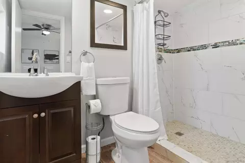 Bath - 377 El Monte Rd, El Cajon, CA 92020 photo 3 of 3