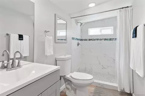 Bath - 377 El Monte Rd, El Cajon, CA 92020 photo 2 of 3