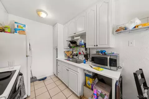 Kitchen - 1156 E Washington Ave, El Cajon, CA 92019 photo 2 of 10