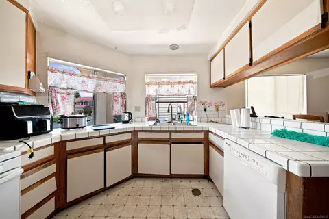 Kitchen - 4524 Goldfinch, Oceanside, CA 92057 photo 3 of 4