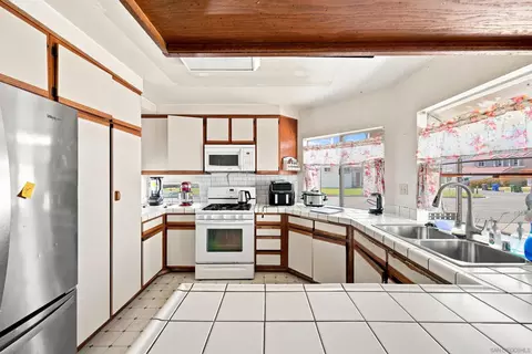 Kitchen - 4524 Goldfinch, Oceanside, CA 92057 photo 1 of 4