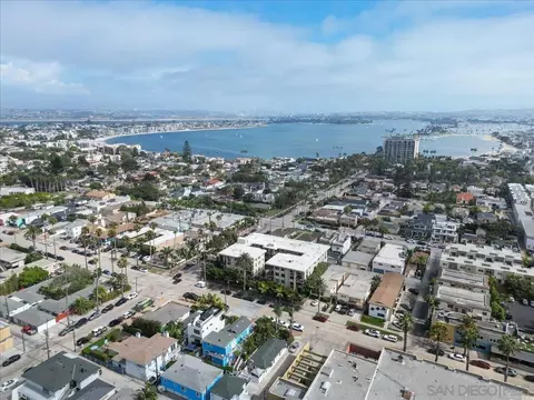 881 Thomas #26, San Diego, CA 92109