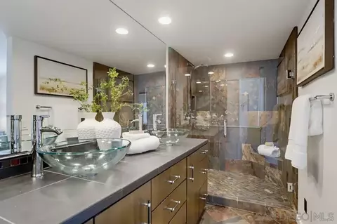 Bath - 857 America Way, Del Mar, CA 92014 photo 2 of 2