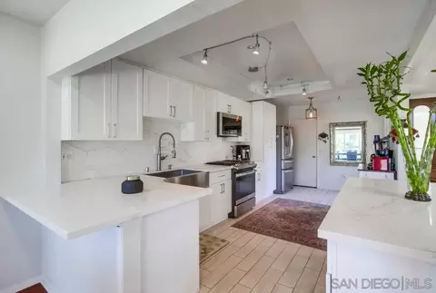 Kitchen - 619 Maze Gln, Escondido, CA 92025 photo 2 of 8