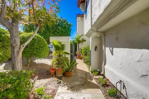 Exterior - 619 Maze Gln, Escondido, CA 92025 photo 3 of 22