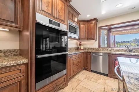 Kitchen - 33 Gateview, Fallbrook, CA 92028 photo 4 of 5