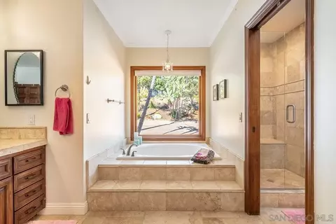 Bath - 33 Gateview, Fallbrook, CA 92028 photo 4 of 7
