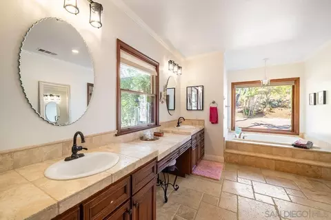 Bath - 33 Gateview, Fallbrook, CA 92028 photo 3 of 7