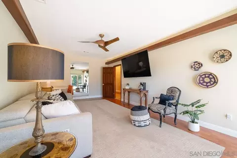 Living - 33 Gateview, Fallbrook, CA 92028 photo 3 of 5
