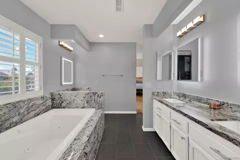 Bath - 1371 Westminster Pl, Escondido, CA 92027 photo 6 of 8
