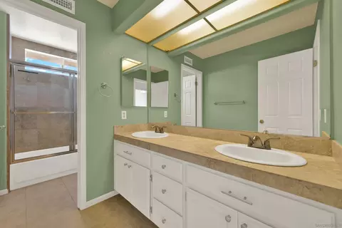 Bath - 1371 Westminster Pl, Escondido, CA 92027 photo 7 of 8