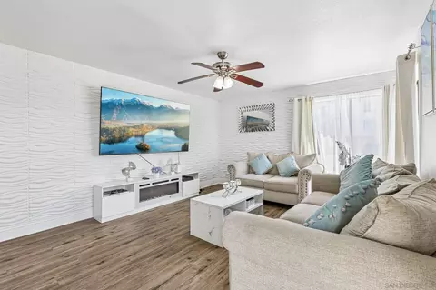Living - 8731 Graves Ave UNIT 32, Santee, CA 92071 photo 3 of 5
