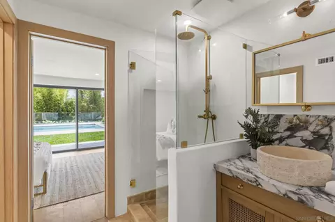 Bath - 7784 Hillside Dr, La Jolla, CA 92037 photo 7 of 7