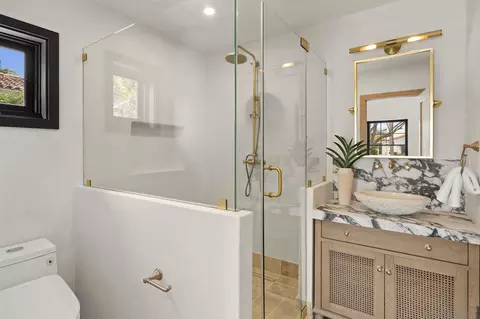 Bath - 7784 Hillside Dr, La Jolla, CA 92037 photo 5 of 7