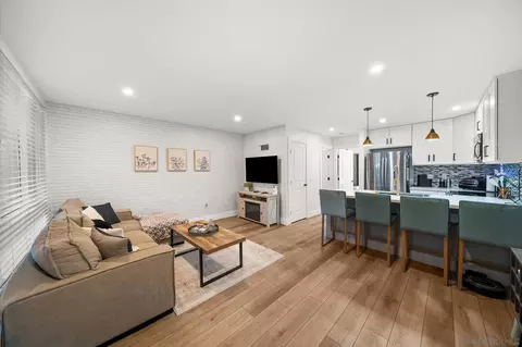 1124 Eureka #18, San Diego, CA 92110