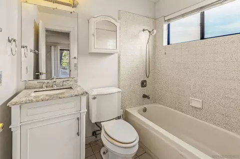 Bath - 3209 Mary Ln, Escondido, CA 92025 photo 5 of 5