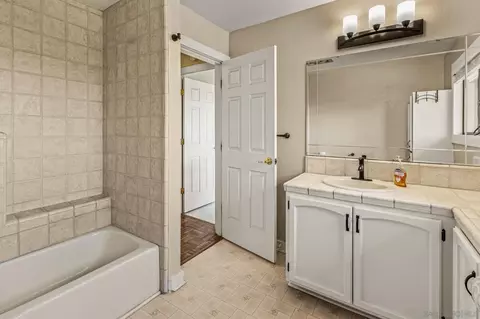 Bath - 3209 Mary Ln, Escondido, CA 92025 photo 4 of 5