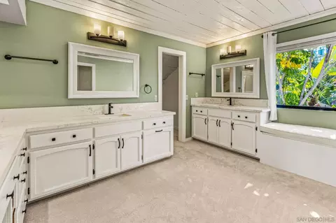Bath - 3209 Mary Ln, Escondido, CA 92025 photo 1 of 5