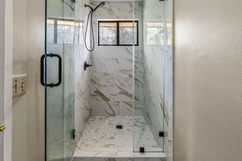 Bath - 3209 Mary Ln, Escondido, CA 92025 photo 2 of 5