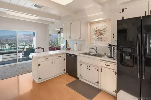 Kitchen - 11822 Northill Ter, Lakeside, CA 92040 photo 4 of 6
