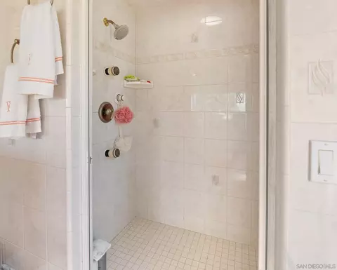 Bath - 11822 Northill Ter, Lakeside, CA 92040 photo 2 of 7