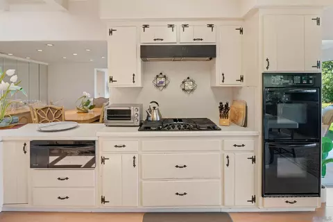 Kitchen - 11822 Northill Ter, Lakeside, CA 92040 photo 2 of 6