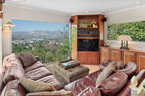Living - 11822 Northill Ter, Lakeside, CA 92040 photo 7 of 9
