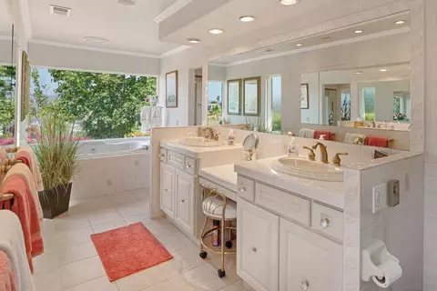 Bath - 11822 Northill Ter, Lakeside, CA 92040 photo 3 of 7