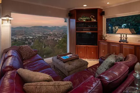 Living - 11822 Northill Ter, Lakeside, CA 92040 photo 8 of 9