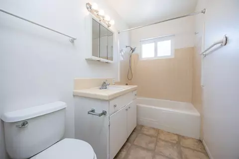 Bath - 1223 Coventry Rd, Vista, CA 92084 photo 2 of 2