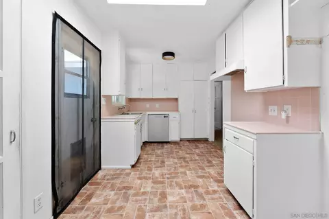 Kitchen - 1223 Coventry Rd, Vista, CA 92084 photo 2 of 2