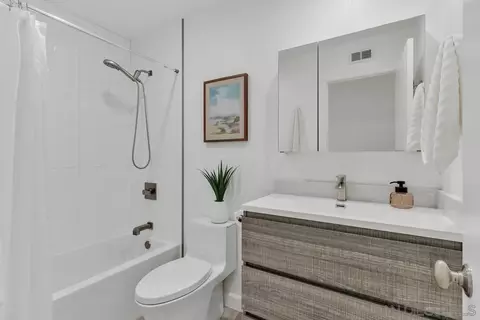 Bath - 14520 Hillndale Way, Poway, CA 92064 photo 3 of 3
