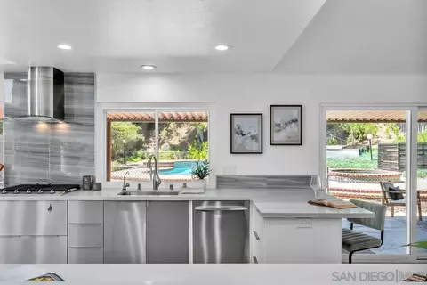 Kitchen - 14520 Hillndale Way, Poway, CA 92064 photo 2 of 8