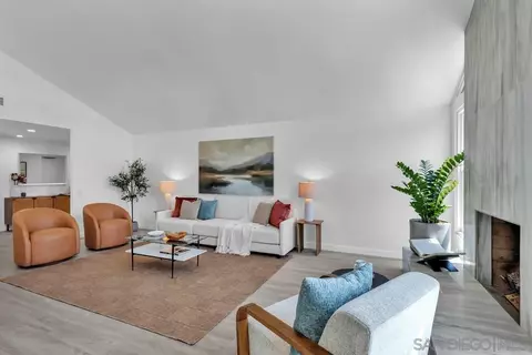 Living - 14520 Hillndale Way, Poway, CA 92064 photo 2 of 2