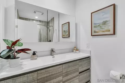 Bath - 14520 Hillndale Way, Poway, CA 92064 photo 1 of 3