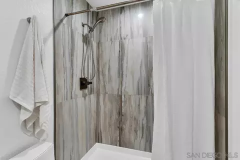 Bath - 14520 Hillndale Way, Poway, CA 92064 photo 2 of 3