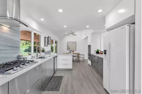Kitchen - 14520 Hillndale Way, Poway, CA 92064 photo 5 of 8
